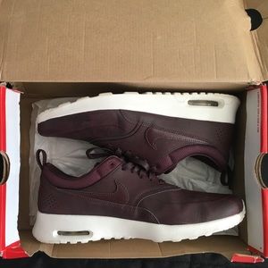 Nike Thea Mahogany Wmns 9