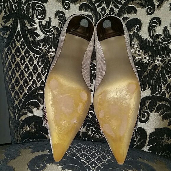DONATED Tahari Heels sz 7 - Picture 4 of 4