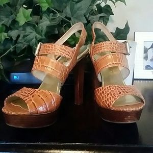 Good condition michael kors  leather platforms