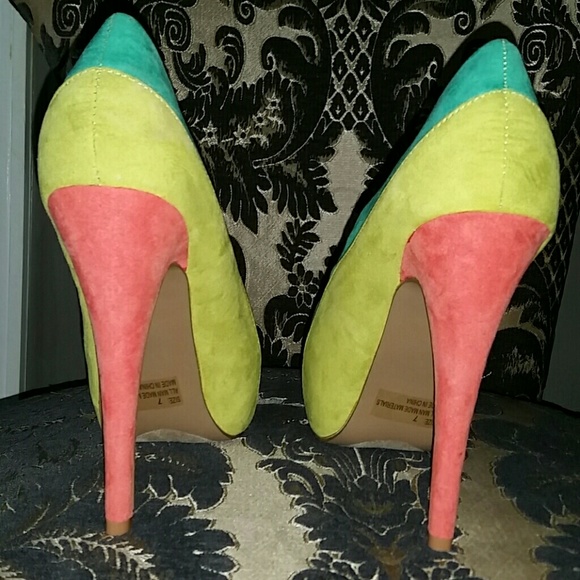 DONATED Gorgeous Color block Platforms sz 7 - Picture 2 of 4