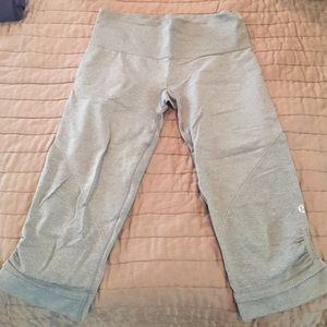 Light grey In the Flow Crop