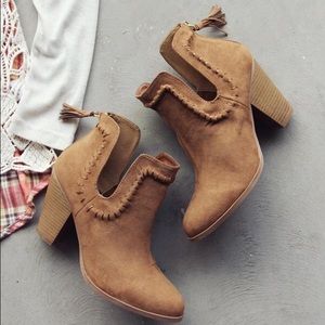 Tan bootie 6.5 new in box