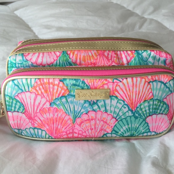 Lilly Pulitzer Handbags - Lilly Pulitzer cosmetic bag. NWT