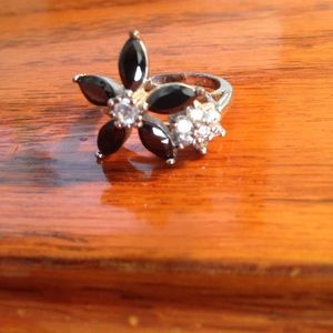 Size 7 flower silver ring.