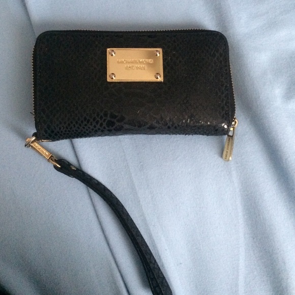 Michael Kors wallet wristlet