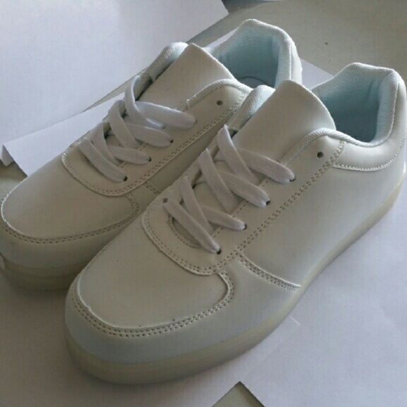 LED Shoes 5.5 White Low Top US Mens Size 5.5