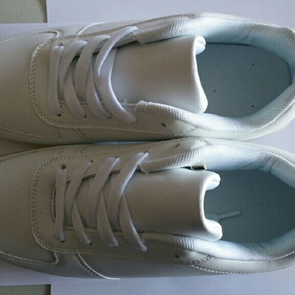 LED Shoes 5.5 White Low Top US Mens Size 5.5