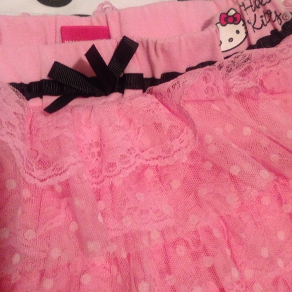 Hello Kitty Part shirt and skirt set - Picture 2 of 3