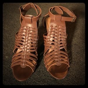 🎉 TEMP PRICE DROP 🎉 Brown Sandals w/ Heel