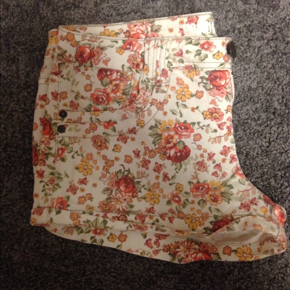 Floral patterned shorts