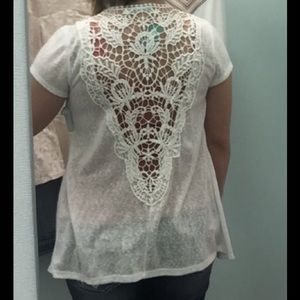 ❗️PRICE DROP❗️White flowy shrug sweater