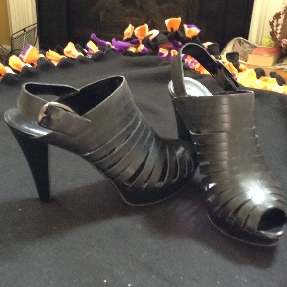 SOLD SOLD SOLD A.n.a 4in heels sz10 black leather comfort! FIRM $ - Picture 2 of 4