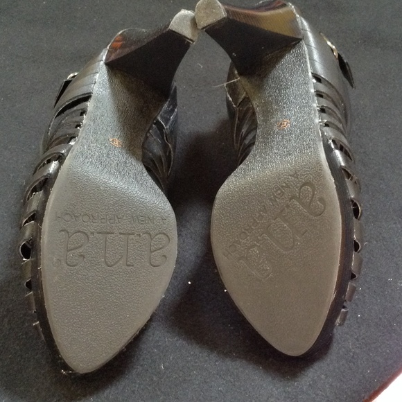 SOLD SOLD SOLD A.n.a 4in heels sz10 black leather comfort! FIRM $ - Picture 4 of 4