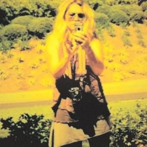 Meet your Posher, Lorijo