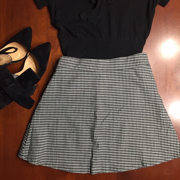 Brandy Melville Dresses & Skirts - Cute Brandy Melville checked skater skirt