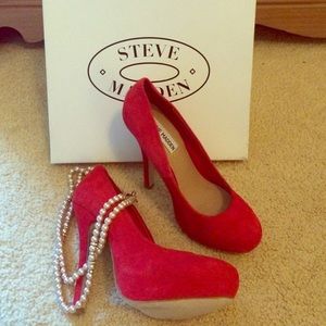 Steve Madden Red Suede Platform heels size 6.5
