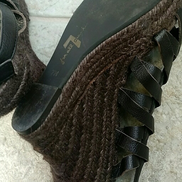Shoe - Picture 2 of 3