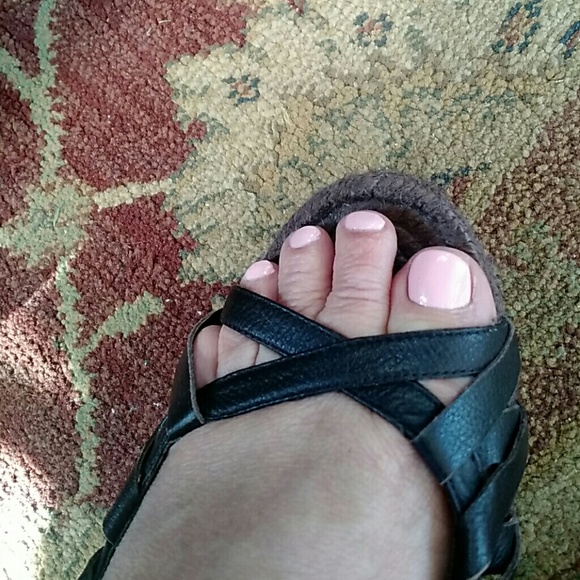 Shoe - Picture 3 of 3