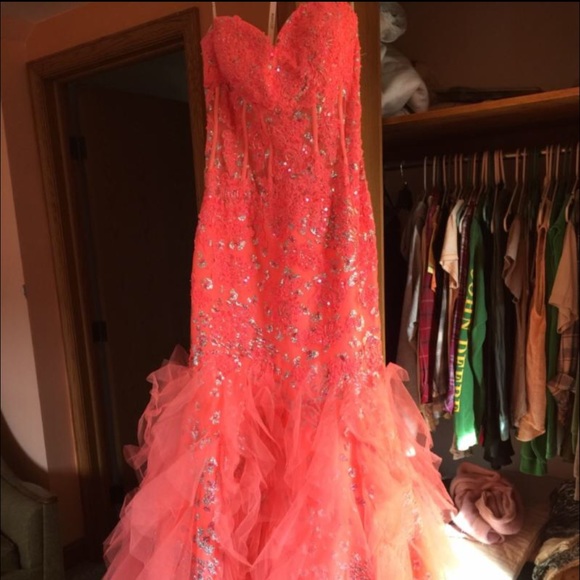 Dresses & Skirts - Gorgeous mermaid dress.