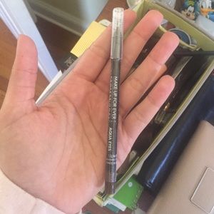 Make up forever eye liner