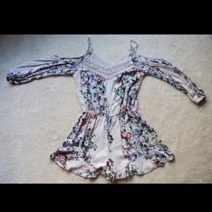 Beautiful Floral romper excellent condition 🌸😉
