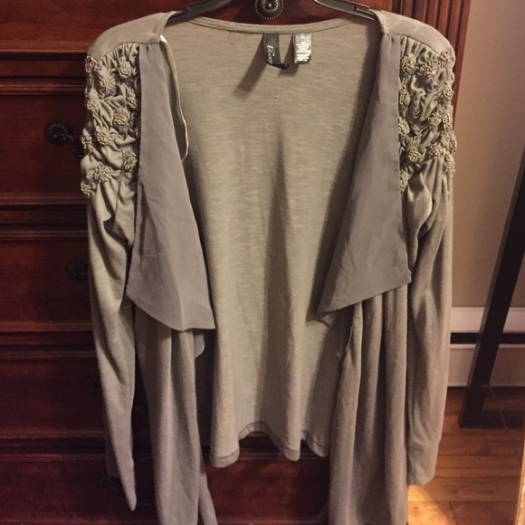 Large BKE boutique cardigan