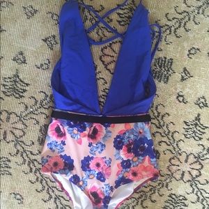 Sexy color-blocked, floral one-piece swimsuit