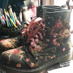 Dr. Marteens Air Wair Victorian Boot