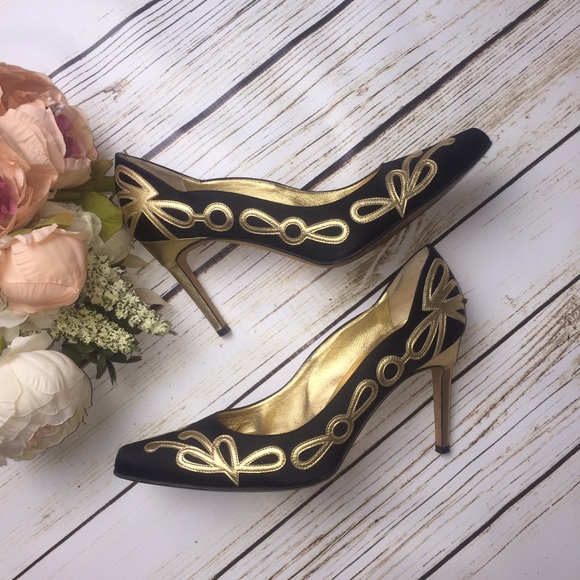 🎉HP🎉Manolo Blahnik Black Pumps with Gold Details - Picture 1 of 4