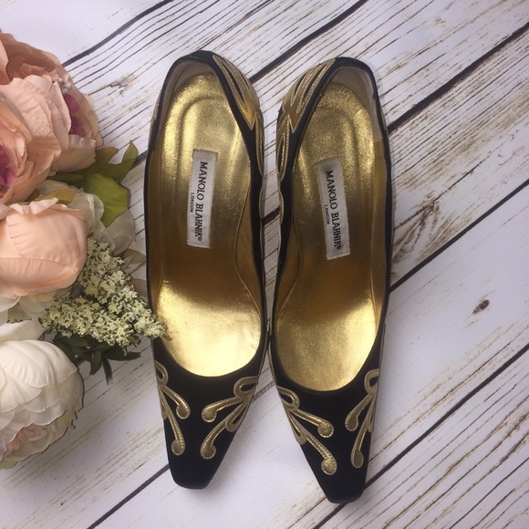 🎉HP🎉Manolo Blahnik Black Pumps with Gold Details - Picture 2 of 4