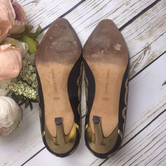 🎉HP🎉Manolo Blahnik Black Pumps with Gold Details - Picture 4 of 4