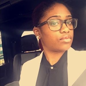 Meet your Posher, Domonique