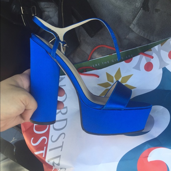 Blue platforms