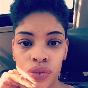 Meet your Posher, Tia