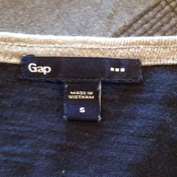 SOLD 🔸Gap Baseball Tee🔸 - Picture 2 of 2