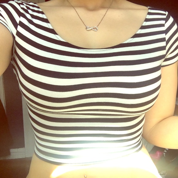 H&M striped crop top 🔲🔳🔲