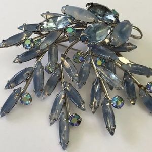 Exquisite Blue Hues of Color Brooch💎