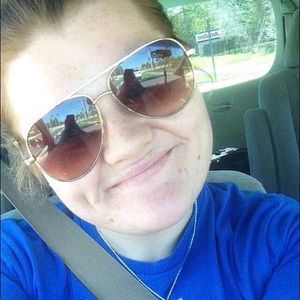 Meet your Posher, Elissa