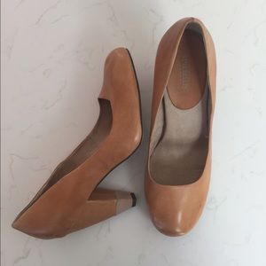 NIB Seychelles Camel Heels