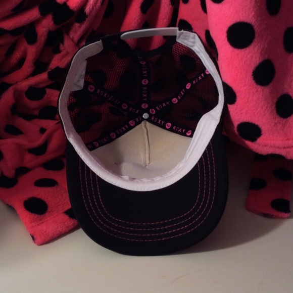 SOLD!! Roxy hat - Picture 3 of 4