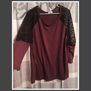 Super cute Old Navy blouse with lace sleeves.