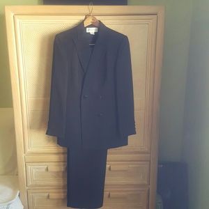 Jones of New York two piece pant suit, never worn