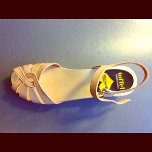 Swedish Hasbeens Cross Strap Debutant Size 8