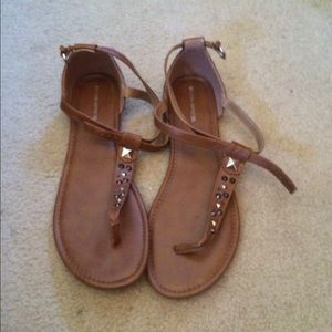 Tan thong sandals