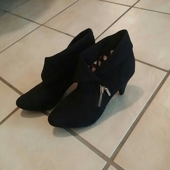 Fergalicious Booties - Picture 1 of 4