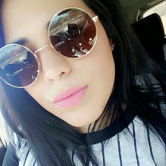 Meet your Posher, Zuleyma