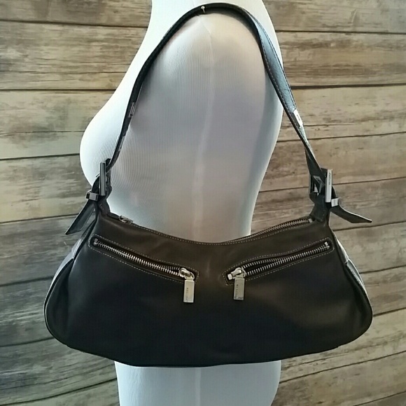 Perlina leather bag.