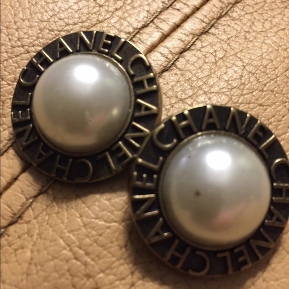 Chanel Faux Pearl Buttons, Set of 4. Size 1.15" - Picture 3 of 3