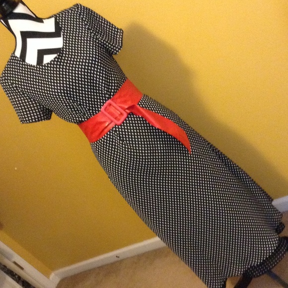 Dresses & Skirts - Nice sheer flow poka dot dress. Sz8/10 nice hem!!