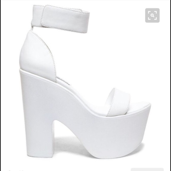 SOLD White platforms ✨